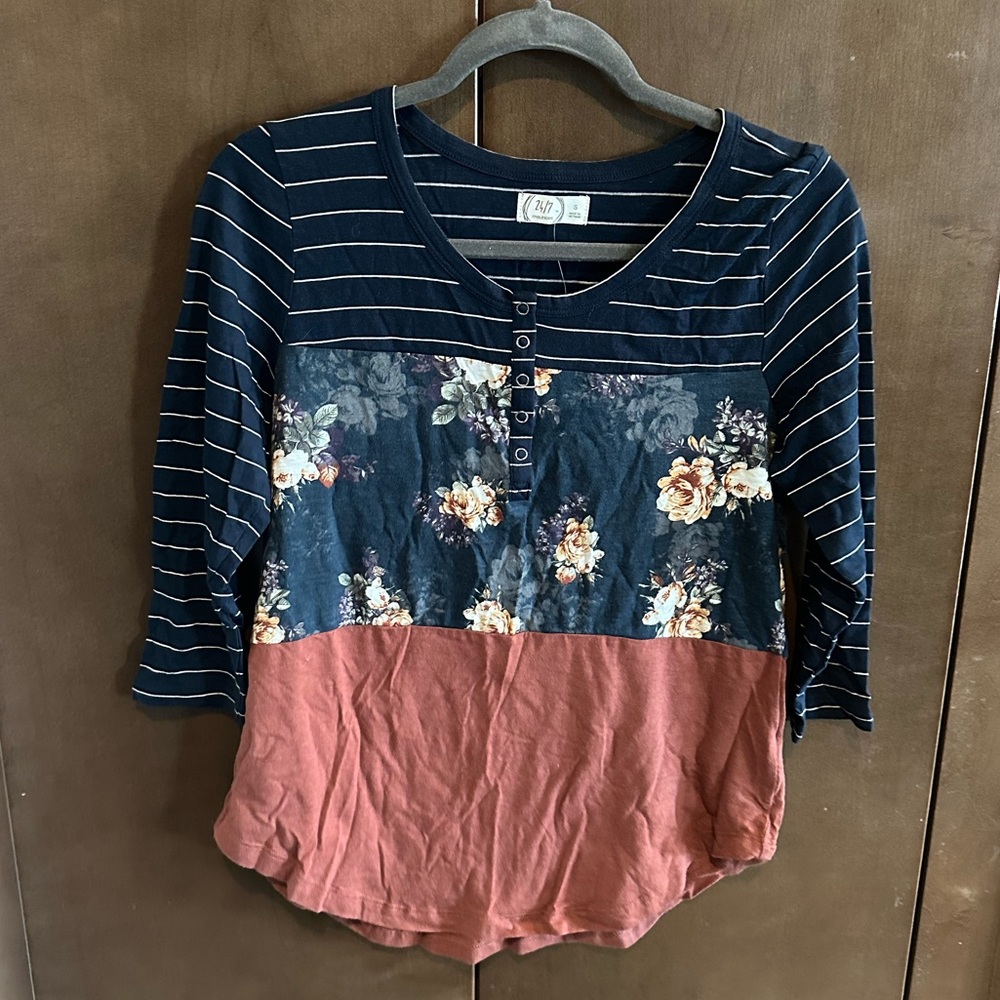 NWT 3/4 Length Sleeve Top